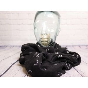 3/30 BNWT Horseshoe Infinity Scarf!